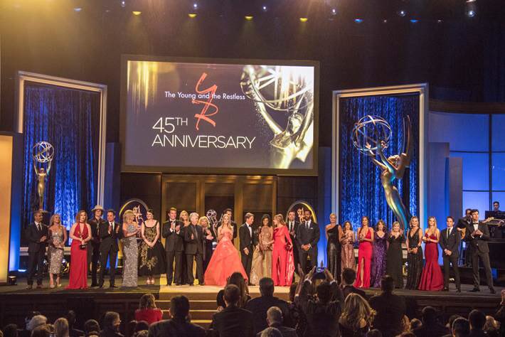 Молодые и Дерзкие - 45th Annual Daytime Emmy Awards - Страница 3 DcNbIi4V0AIRvhM