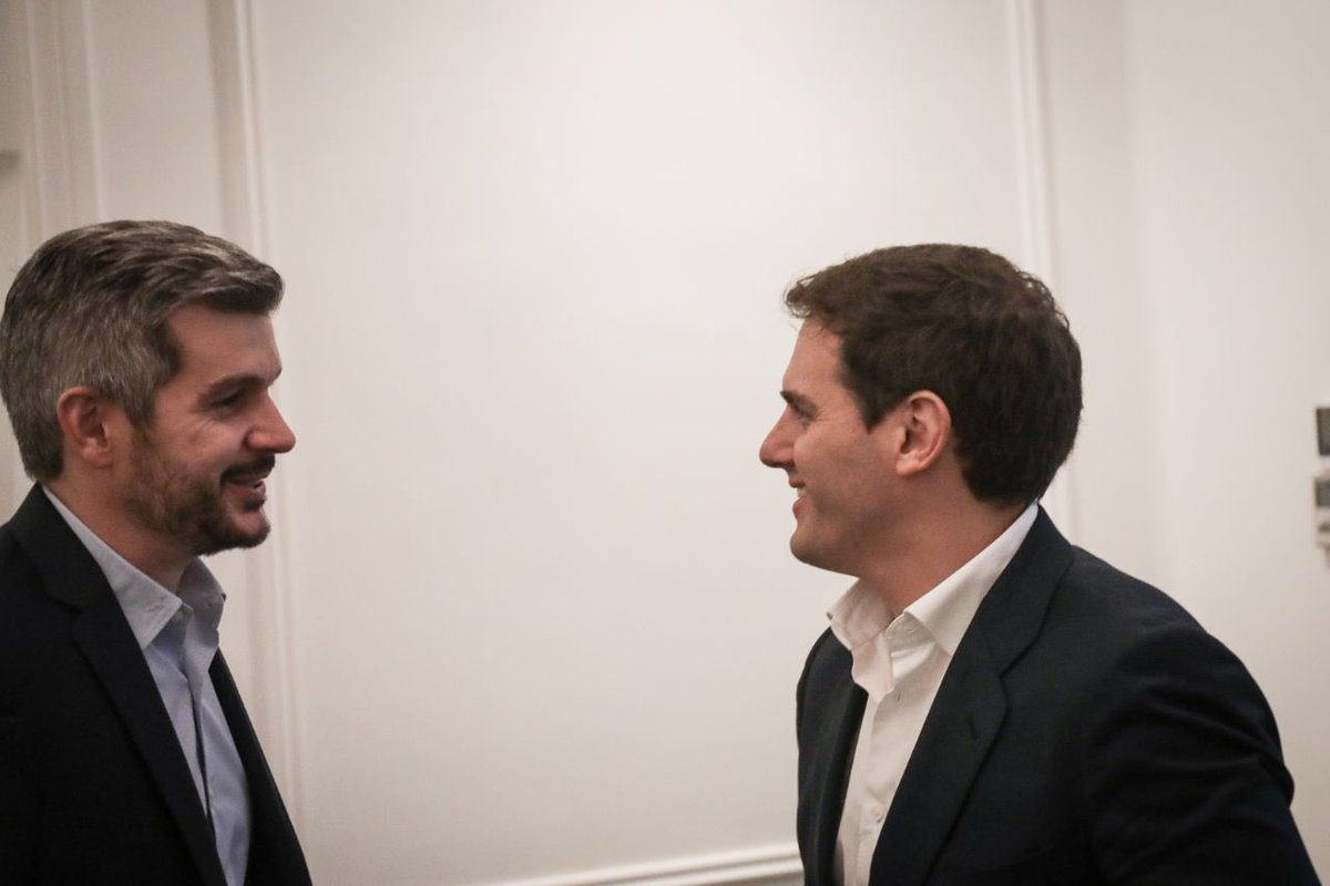 Albert_Rivera's tweet photo. Con @marquitospena en la Jefatura del Gabinete de Ministros de Argentina. Es vital que España estreche sus lazos con Iberoamérica. Debemos mantener un pie allí y otro en Europa, aprovechar todo lo que nos une y ejercer el papel de puente entre continentes. https://t.co/HOiX68wjrs