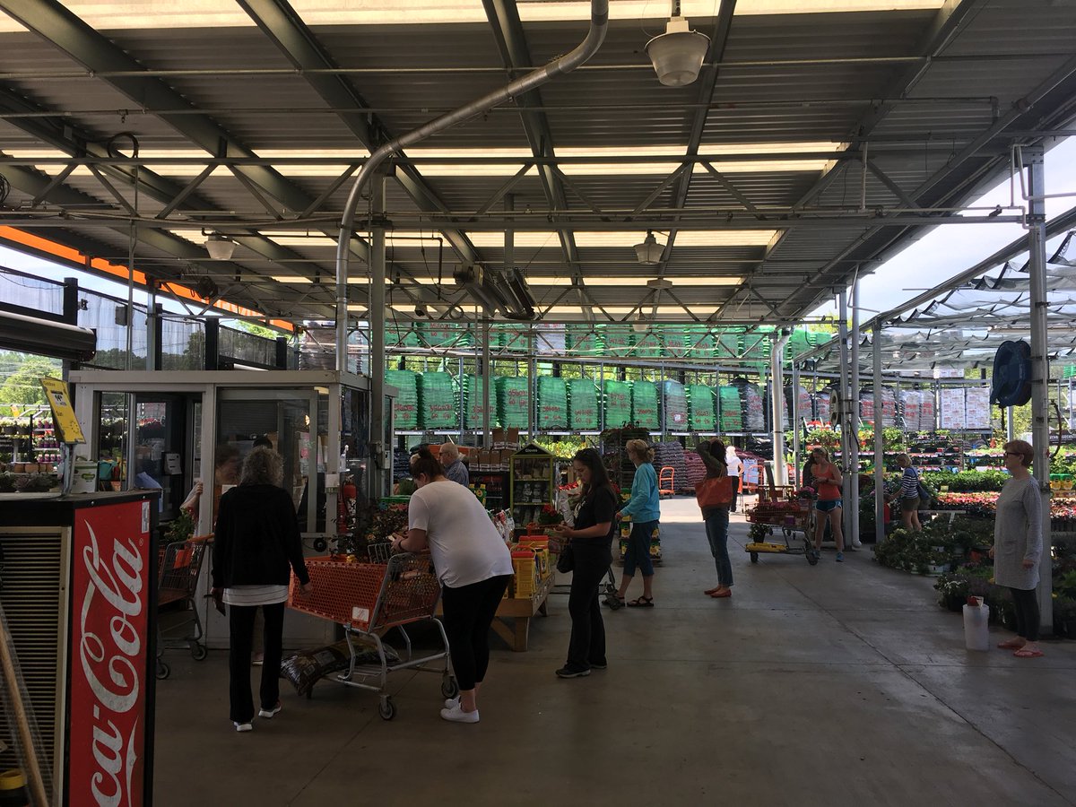 7Karthur's tweet photo. 💥 Business is booming💥
🐪Hump Day🐪
Kingston Pike Home Depot!
#HD730 @jaybisping @Jaydeckard @NealMattison @RyanDon77463401 https://t.co/3UexhQnCmk