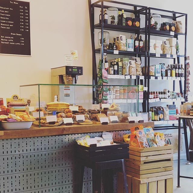 queensuburbs's tweet photo. There’s a lot more on offer other than an excellent coffee in @electriccoffeeco #ealing #ealingshopping #electriccoffee #ealingcafe #lovelocal #westlondon #havengreen #queenofthesuburbs https://t.co/aD9ufkOiMQ https://t.co/OY9qwnysp6