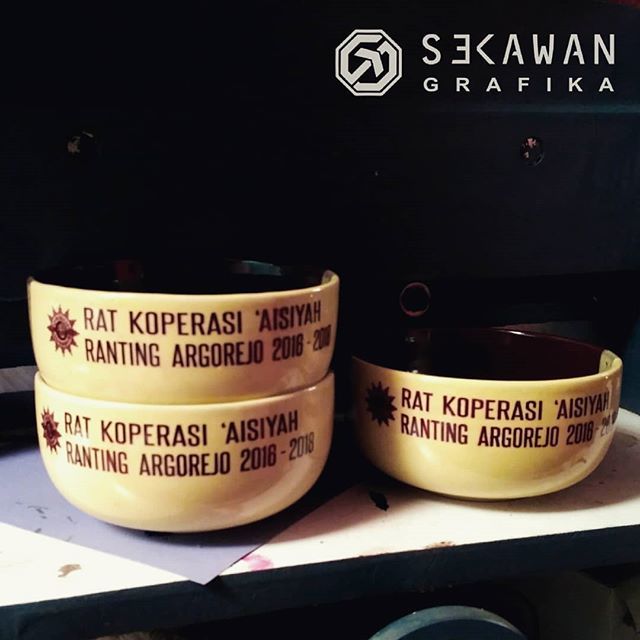 SekawanGrafika's tweet photo. Siapa bilang souvenir cuma buat acara pernikahan? Hehe.. 😉 📱 +6281915530304
📧 sekawan.grafika@gmail.com

#souvenir #handmade #sablon #sablonmurah
#winter #blackandwhite  #amazing #design #cat #instalike #followback #love #me #instagood #nyc #igers #h… https://t.co/vcSpmaJQeN https://t.co/0cIvDZkTz6