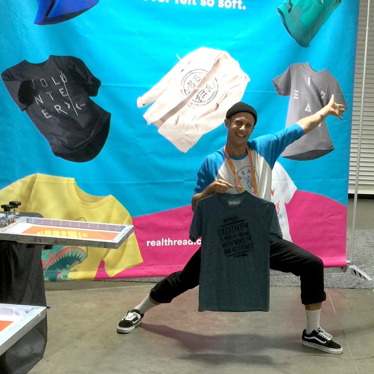 PaperSpecs's tweet photo. In what's fast becoming a #HOWLive tradition, our friends at @realthread had creatives waiting patiently in line for the chance to screen print their own T-shirts. (PROs, pick up your "free tags" discount on Real Thread tees here: https://t.co/IZgDqBuMDo) #HOWLive2018 https://t.co/QyFxbCYc65