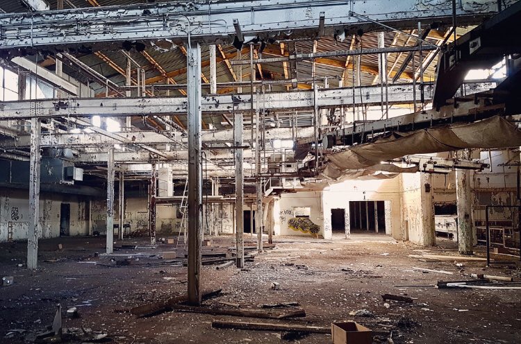 SierraWoodstock's tweet photo. 2/2:

Construction Kickoff at McCormick’s!

Here we see our Infrastructures Division beginning the remediation of contaminated soils plus a sneak preview of what’s to come next inside the old cookie &amp; candy factory 🏭

#LdnOnt https://t.co/9p6acMQBQn