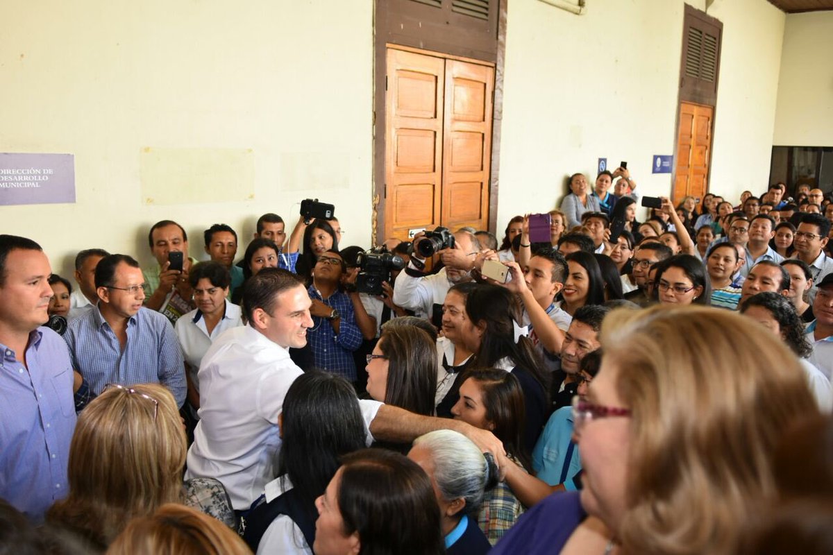 emuyshondt's tweet photo. Esta mañana recorrimos las instalaciones de la Alcaldía de San Salvador y saludamos a los empleados de la institución. Reafirmamos nuestro compromiso de mejoras a los empleados municipales.
#SSesTuyo https://t.co/8B8i76ULLS