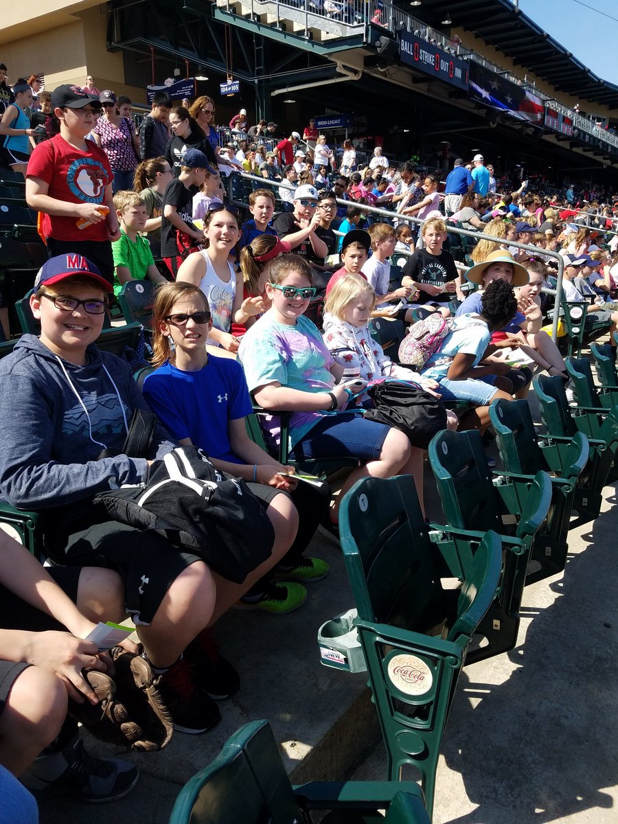 JenWevodau's tweet image. Beautiful day for a ballgame! #ICTeamConquerors #ICROCKS #SASDpride