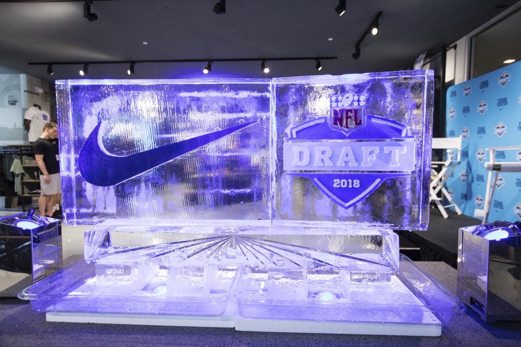 brianjacob89's tweet photo. Grateful for the opportunity to bring something inimitable to the DFW Metroplex. Thankful to partner and work with a hardworking team that worked endless hours to make this a memorable weekend. #NFLDraft2018 #NikeFootball #HandshakesAndHugs #GetGone #ThisIsLimitlessCreativeCo https://t.co/CGZU2BzUpw