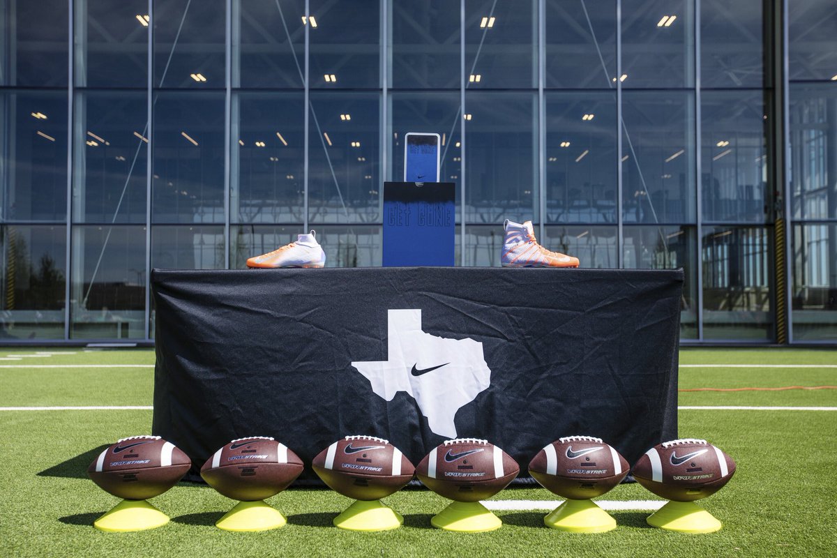 brianjacob89's tweet photo. #NFLDraft2018 #NikeFootball #HandshakesAndHugs #GetGone #ThisIsLimitlessCreativeCo https://t.co/E06aRoMUEw