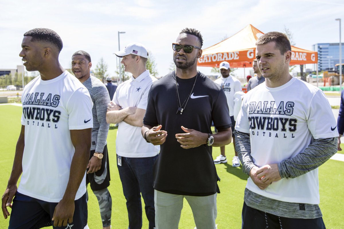 brianjacob89's tweet photo. #NFLDraft2018 #NikeFootball #HandshakesAndHugs #GetGone #ThisIsLimitlessCreativeCo https://t.co/E06aRoMUEw