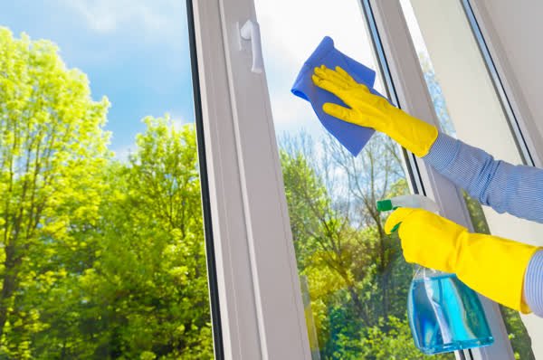 To keep #windows streak-free wipe down weekly, #deepclean 2x yr &amp; use these #windowcleaning tips: qoo.ly/p4m3t #NYC #SpringClean