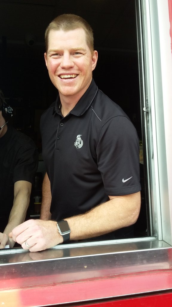 TheCherk's tweet photo. Decided to grab a Big Mac to support #McHappyDay and this young lad was working the window. Classy stuff #ChrisNeil...thanks for all you and the #Sens do for our city. @Senators @TSN1200 @TSNSimmer @TSNSteve @TSNJR @TSNSteveLloyd @ToddWhite28 @ian_mendes @MattBarnaby3636 https://t.co/QLDdi36tN2