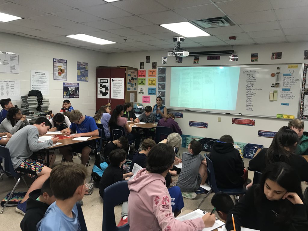 TWeeksGCISD's tweet image. Ss are starting their #embeddedAssessment today for Latin America. @MrsTeeterStocz &amp;amp; I are breaking down the assignment &amp;amp; rubric. Then students pick a partner &amp;amp; start their research to creat their oun digital field trip! @CTMSWolfWay @GCISDHumanities #virtualfieldtrip