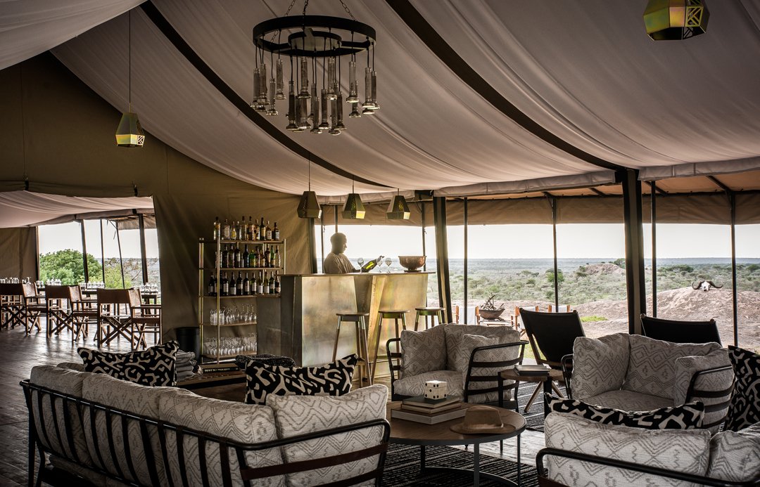 fhrnet's tweet image. #Intimately #experience the #movement of a million-plus #wildebeest &amp;amp; #zebra as they follow the fresh grasses across the #Serengeti @SanctuaryRet ow.ly/ZiF130iQNor