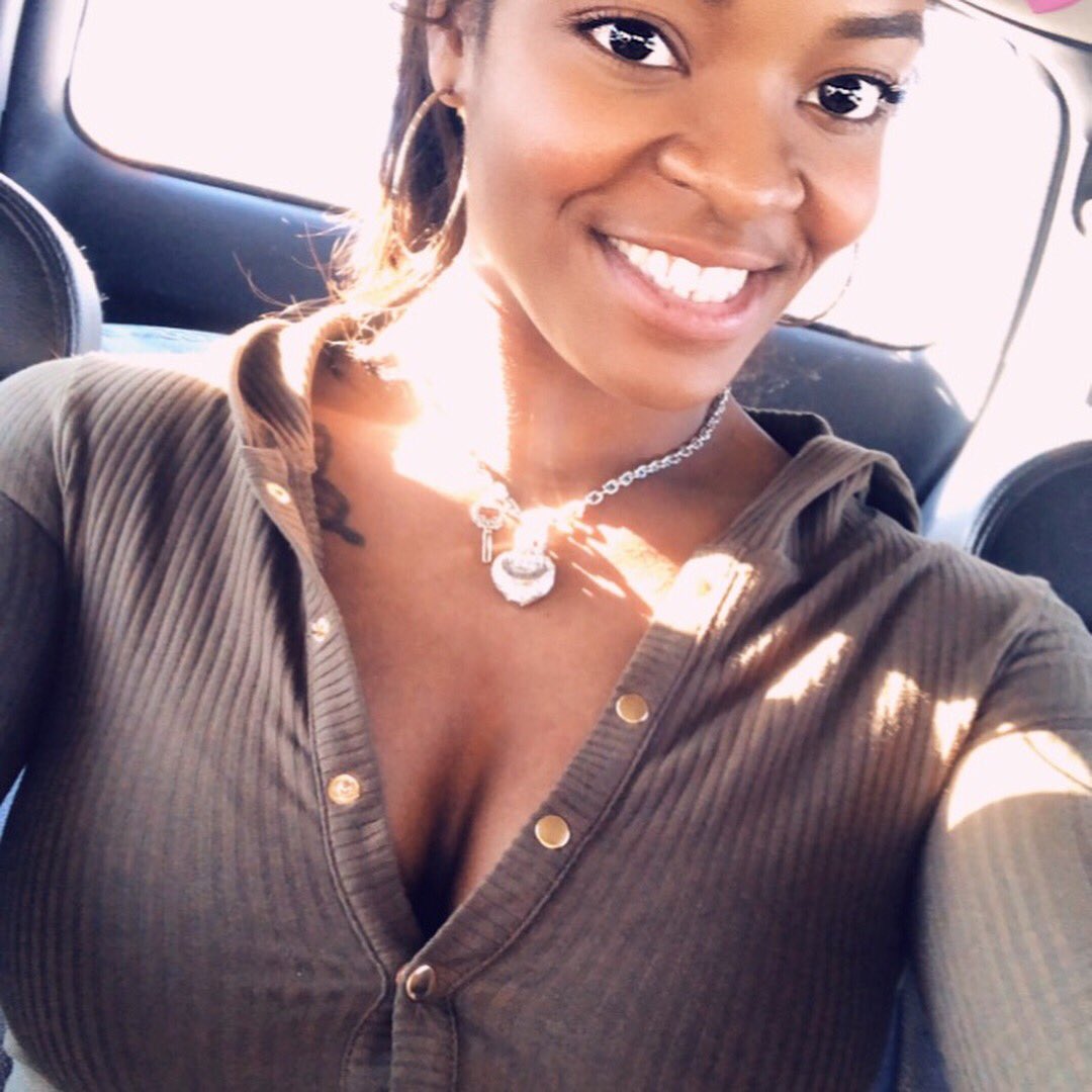 black_ninja_10's tweet photo. Hey big head 😂😂 #BackLikeINevaLeft 😏 https://t.co/6EeeczH3CD