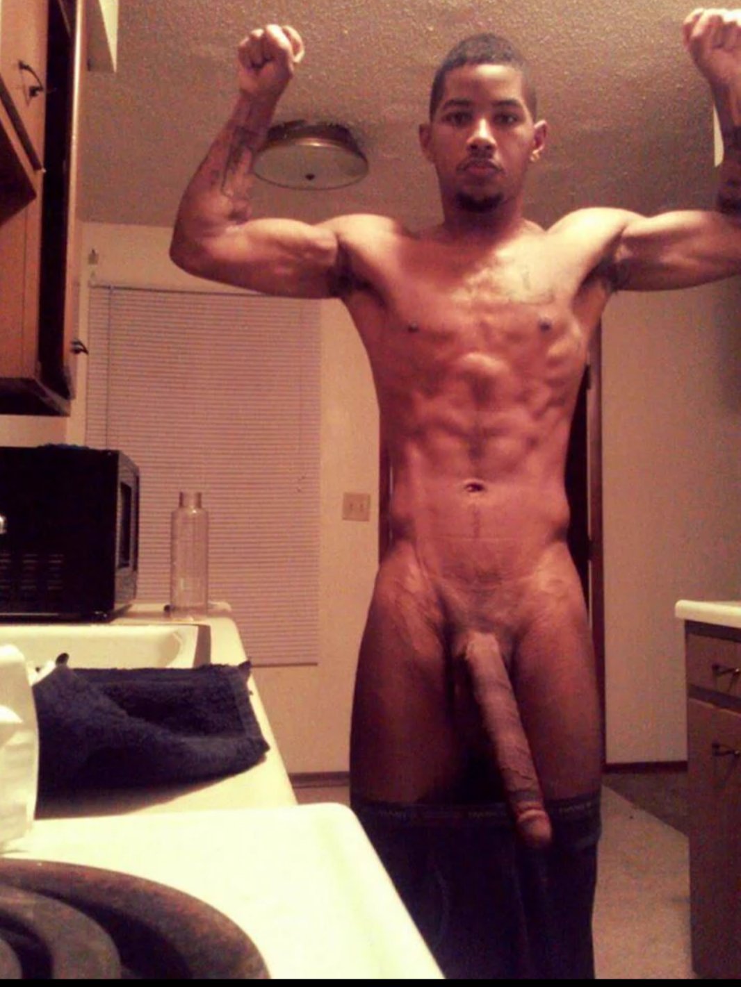 Nudist Men on Twitter: "Huge Muscled Dude