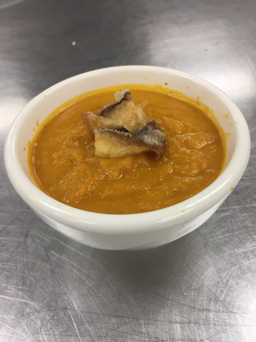 TeamPotRoast's tweet photo. Last Day of Food Prep 2 with Butternut Squash/Pumpkin Ginger Soup at Hawaii #CUL291 https://t.co/xGhHZ6GcoZ