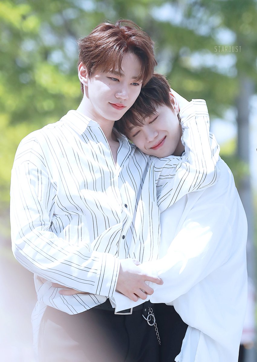 stardust_jun's tweet photo. 180428 UNB 음악중심 미니팬미팅 고화질

잘생긴 애 옆에 잘생긴 애😘

#JUN #준 #이준영 #EUIJIN #의진 #이의진
#유앤비 #UNB #음악중심 #미니팬미팅 https://t.co/Jx9IMUWD0Q