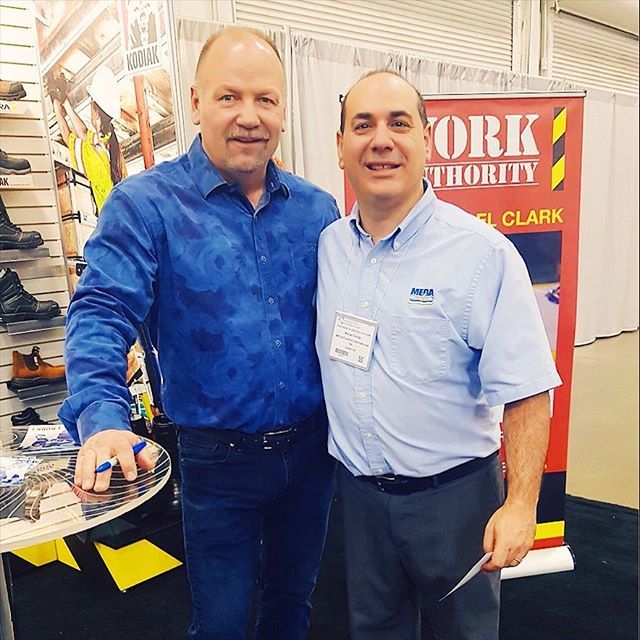 MEGAComfortInc's tweet photo. Our team leader was honored to meet former hockey player, team captain, and hero, Wendel Clark at #PIPConf https://t.co/M05DYnGYli https://t.co/58gVy0zB8q