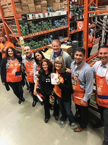 JStorrs91's tweet photo. Awesome visit at 1526 Glendale Co today with @brianzinnpmd @MikeCrump_D214 this is #OneTeam what a great store! https://t.co/5nllegtDb8