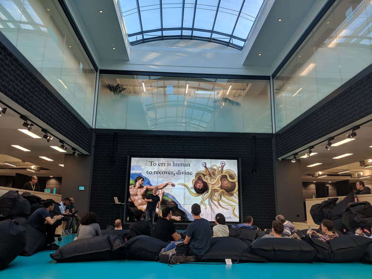 erikamsierra's tweet image. Starting the #scalacentral evening with @gregbeech speaking about error handling! @DeliverooEng