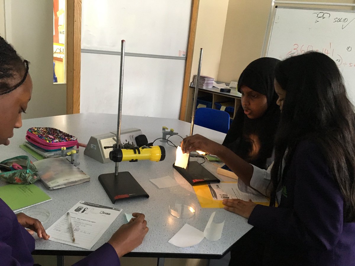 Ricards_Science's tweet photo. Will 7E/Sc figure out which materials are translucent using their data? 🕵🏻‍♀️👩‍🔬 #analysingdata #experiments @FriendsORicards @RicardsTweets @RicardsYear7 https://t.co/lsZSA0TDnZ