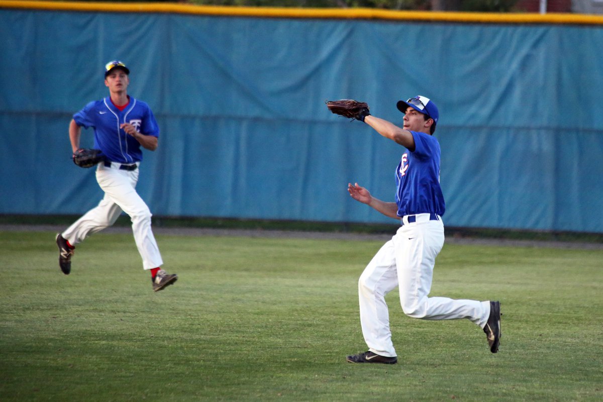 ngreiner13's tweet photo. TC Senior Octavio Orona makes the catch while Senior Ben Wilson backs up.  @TCWbaseball , @TCWSports https://t.co/JivlnKykCO