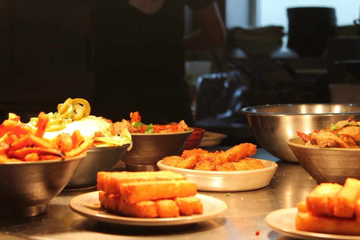 SuburbsEaterie's tweet image. It's a kind of nibble, graze &amp;amp; keep pouring sort of evening...... 

Join us for that mid week treat
#eaterie #chester #pickybits #nibbles #eatwell #eatlocal #chilledwhite #thesuburbs #onlyinhoole