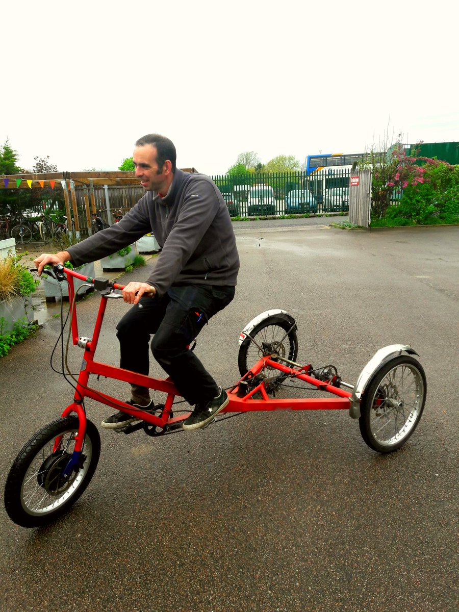 'Much easier to cycle without the box on'!

And too tempting to get it up on two wheels too!:)

<a href="/CyclesMaximus/">CyclesMaximus</a> 
<a href="/OutspokenDeliv/">Outspoken Delivery</a> 
#cargobike #tricksonatrike #speedy
