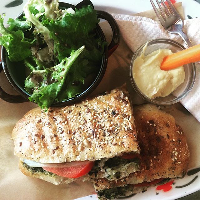 Rodriguezandco's tweet photo. Nuevo emplatado de los sandwiches con ensaladita!! Green always work #vegan #thebestsandwich #thebestjuiceofbcn #foodie #foodiesofinstagram https://t.co/Qqpy9IcjxD