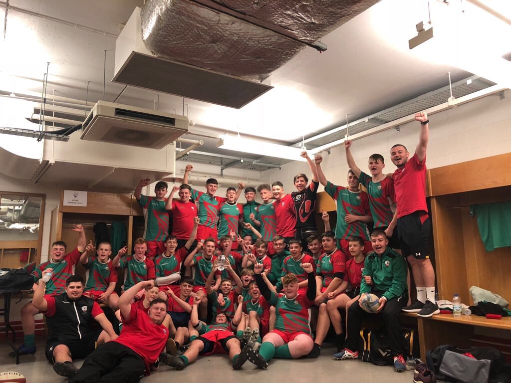 Bleddyn10's tweet photo. Can’t put into words how much of a privilege it is to coach this bunch of young men....Bowl winners @principalitysta 👌🏻 💚❤️now on to the next chapter for them...My best rugby day to date!! @rhymney_valley 🏉🏆
#WeAreRhymneyValley https://t.co/3OVZtfMNCi