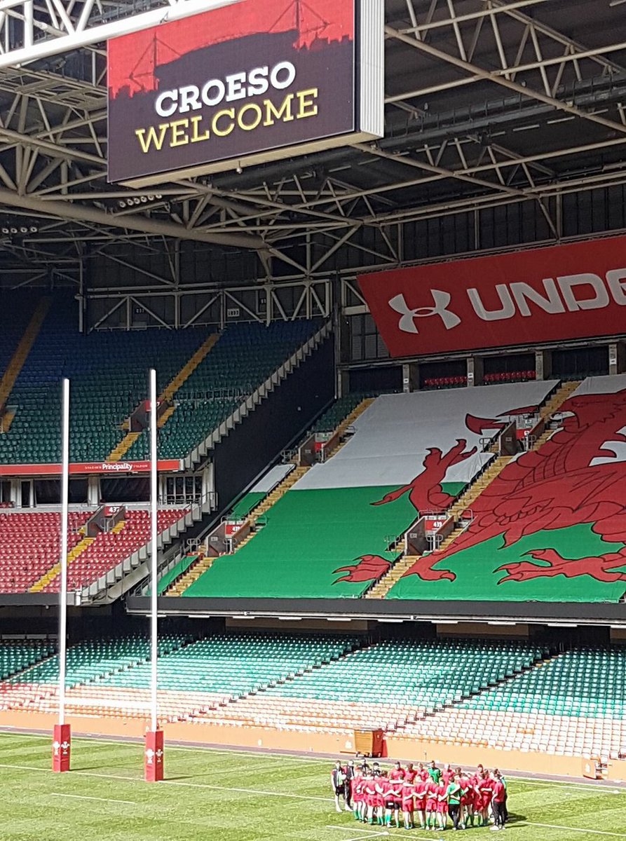 Bleddyn10's tweet photo. Can’t put into words how much of a privilege it is to coach this bunch of young men....Bowl winners @principalitysta 👌🏻 💚❤️now on to the next chapter for them...My best rugby day to date!! @rhymney_valley 🏉🏆
#WeAreRhymneyValley https://t.co/3OVZtfMNCi