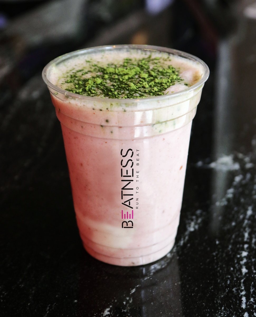 BEATNESSmx's tweet photo. Prueba el delicioso shake del mes #PinkMatcha 💕 creado por #PaulinaDíazOrdaz con matcha, fresa, plátano, almedras, dátil, leche de coco y Protein World Mexico® de vainilla ¡Disfrútalo después de tu workout en el #BEATBAR! 👍 https://t.co/f8klGwyZqb