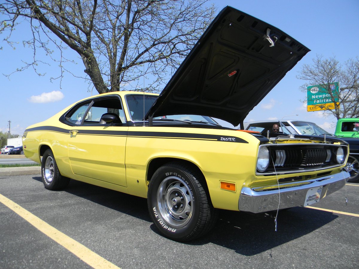 123FlashPhoto's tweet photo. I apologize for not posting in a while , but school has been grabbing my attention. I hope these photos will do the trick. #photography #oldcars #throwback https://t.co/RoJqdtWozj