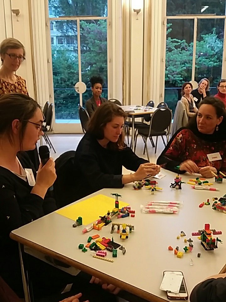 ellesbougentIdF's tweet photo. Bravo 👏 pour les idées: travailler en groupe sur un sujet donné, insister sur les rôles models, introduction au codage, impliquer les élèves dans des projets, concours élèves avec des ingenieures, plateforme FAQ...
Que de beaux projets !
@ellesbougent https://t.co/haawh7vDE5