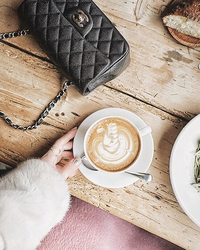 coffeenclothes's tweet photo. Classy, Chanel, Cappuccino. #coffeenclothes https://t.co/tFAH6SrU5e