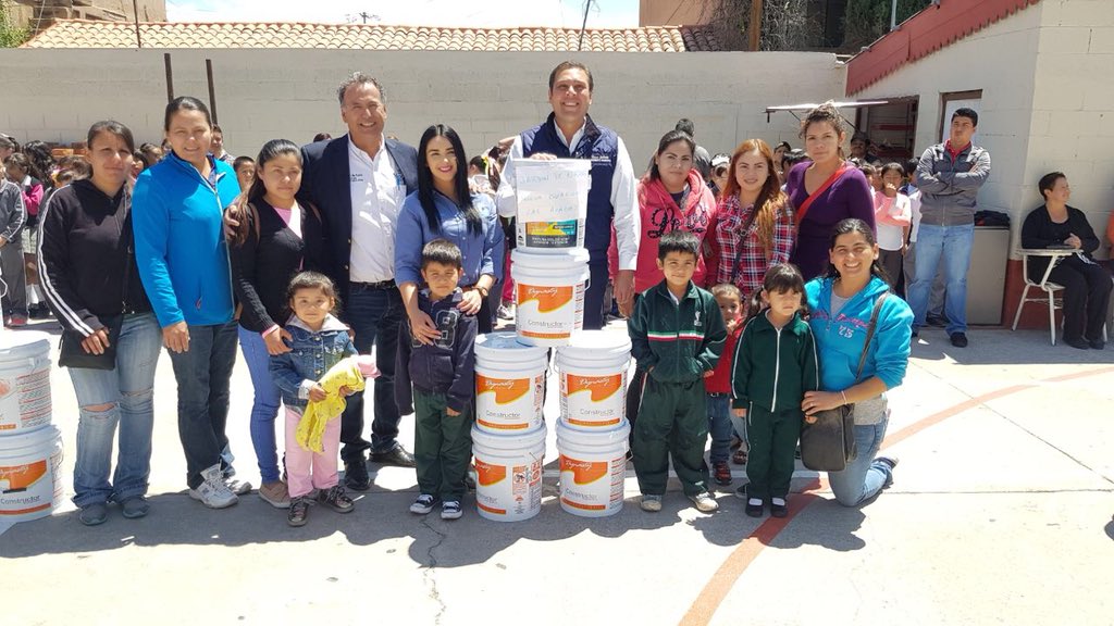 TemoGalindo's tweet photo. Hoy entregamos apoyos a 5 escuelas más de la Ciudad con el programa #MejoraTuEscuela haciendo frente a las necesidades educativas. Impulsemos hoy la educación para forjar un buen futuro. #NogalEsMásEducación https://t.co/z6AJgDDjbp