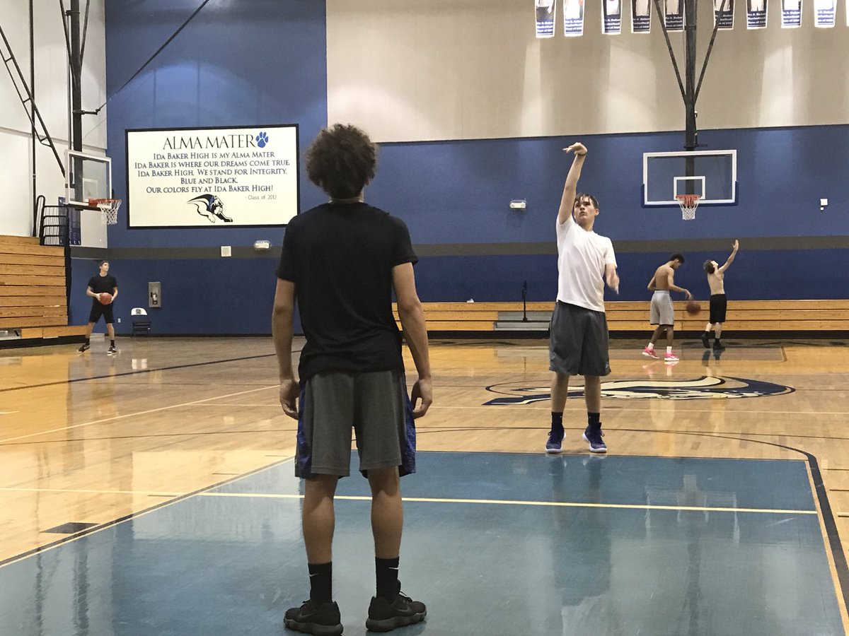 IBHSHoops's tweet image. Work with the medicine ball and then free throws...simulating real game scenarios! #summerbball #godawgs #dawgsbasketball