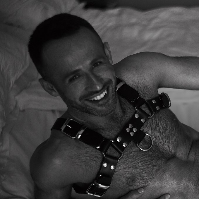 I can't use this photo in @Grindr 
#stupidity ??? https://t.co/hKrFAqY3xJ