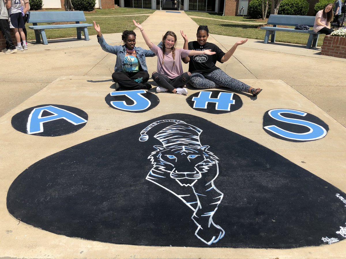 AJHSartstars's tweet photo. AJHS courtyard painting is done! #AJHSonDean https://t.co/klP7X5rpj6