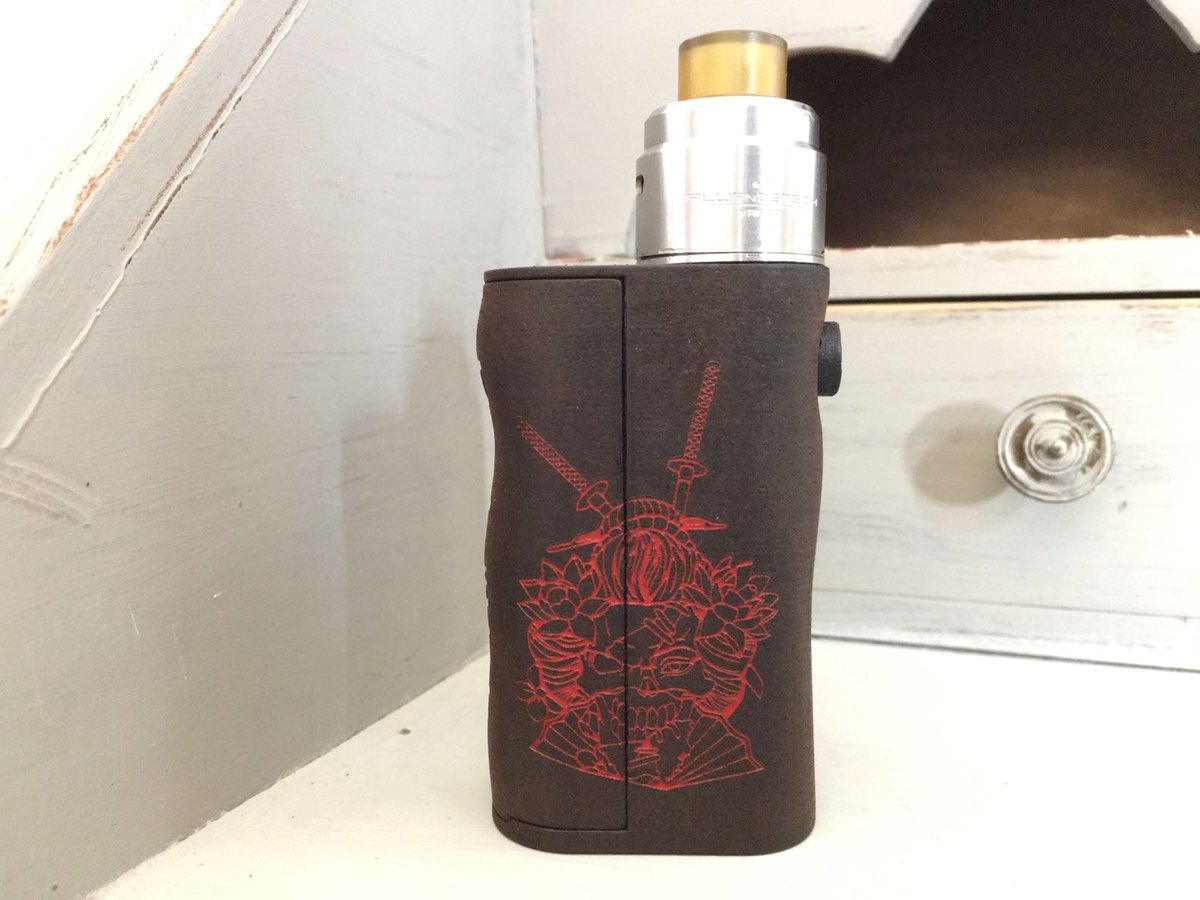 TransylvaniaMo2's tweet photo. My little love. My tribute. Red passion,red blood,red japan... #vape #vapeshop #Vaping #vapecommunity #vapelife #vapelyfe #geisha #demon #deutschland #uk #france #cloudchaser #cloudchasing #flavourchasing #red #japan https://t.co/Vex0NEIg3O