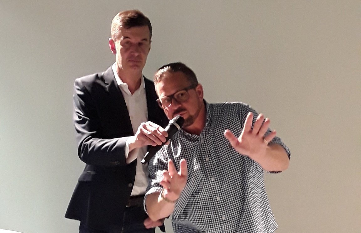 Jetzt Interviewt Jörg Hahn Ehemalige Ruderin Kathrin Boron, Nachwuchs-Journalist Sebastian Reuter, <a href="/sereuter/">Sebastian Reuter</a>, und Starfotograf Kai Pfaffenbach <a href="/KPfaffenbach/">Kai Pfaffenbach</a> von <a href="/Reuters/">Reuters</a> #90JahreVFS