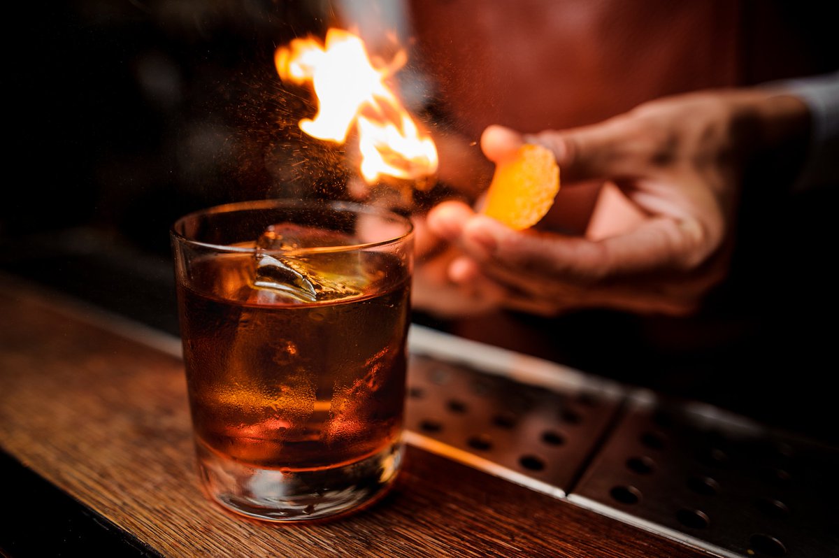 NicaLounge's tweet photo. Experts recommend drinking at least 1 glass of water for every two drinks you consume within an hour. https://t.co/O0HL1SBDyG
