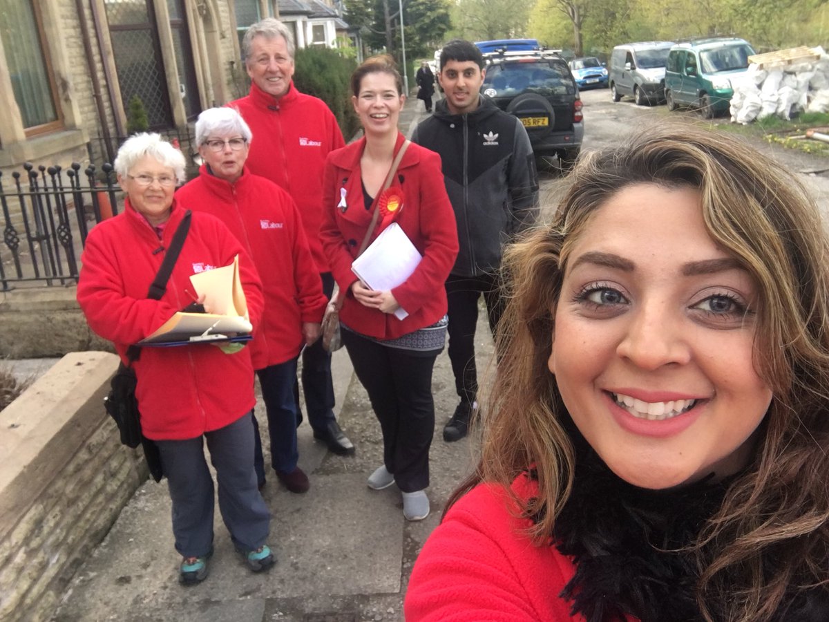 CllrLubna's tweet photo. Still out with @gailbarton @BurnleyLabour @mtfromburnley Thabk you to all the lovely people who support us ! #VoteLabour3rdMay2018 #brilliantBurnley #VoteRed2018 https://t.co/FNLOnhcLFU
