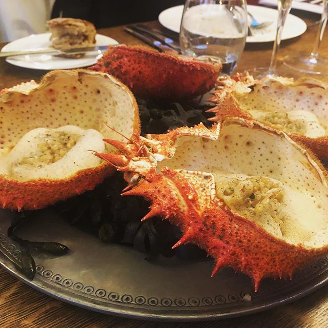 eatcookexplore_'s tweet image. “Partan Bree” reimagined as a spider crab with an organic brown rice hot pot and Kam pot pepper by @its_isaac @thecloveclub for @oadtop100 #oadweek2018 ift.tt/2FC2ptx