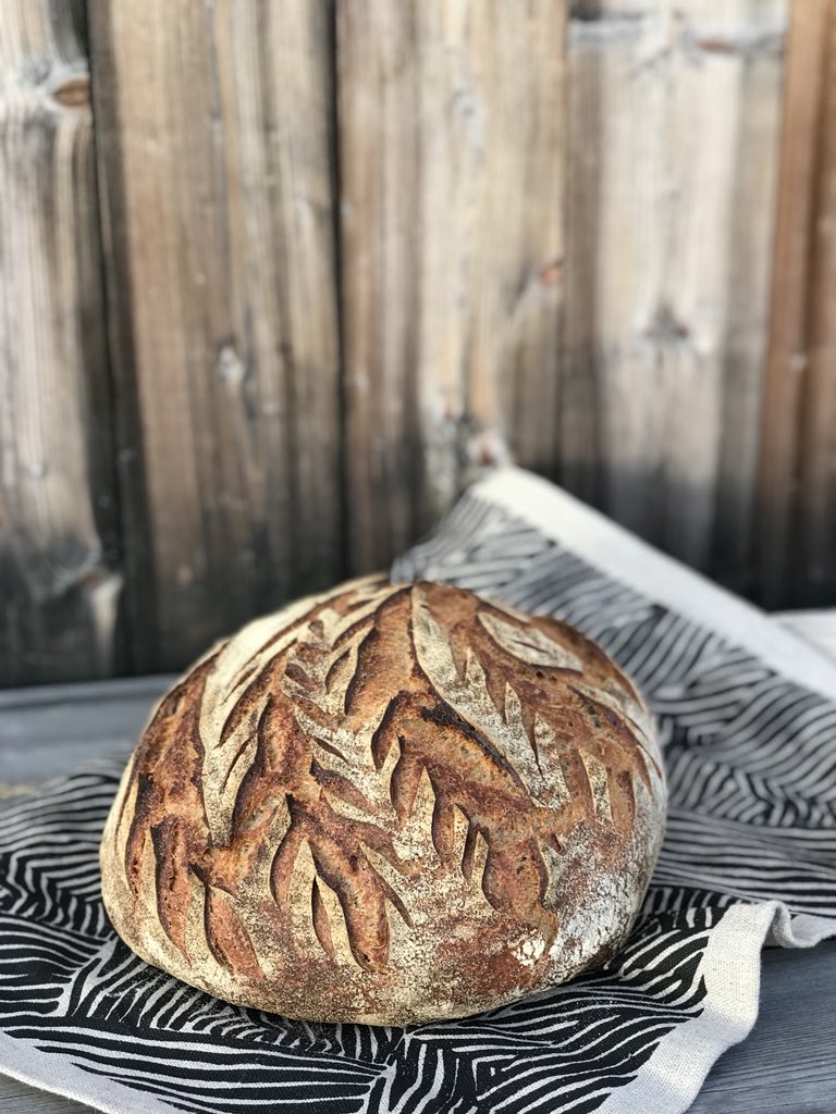 FiaGulliksson's tweet image. Just flour, sea salt, water  teeming with a sourdough starter of 50 million yeasts and 5 billion lactobacilli bacteria. My No2 bun without @sebastienboudet on favorite linen towel ”Flätverk” from @frosohandtryck #breadpassion #heim #breadart #sourdough #16hours #organicwholegrain