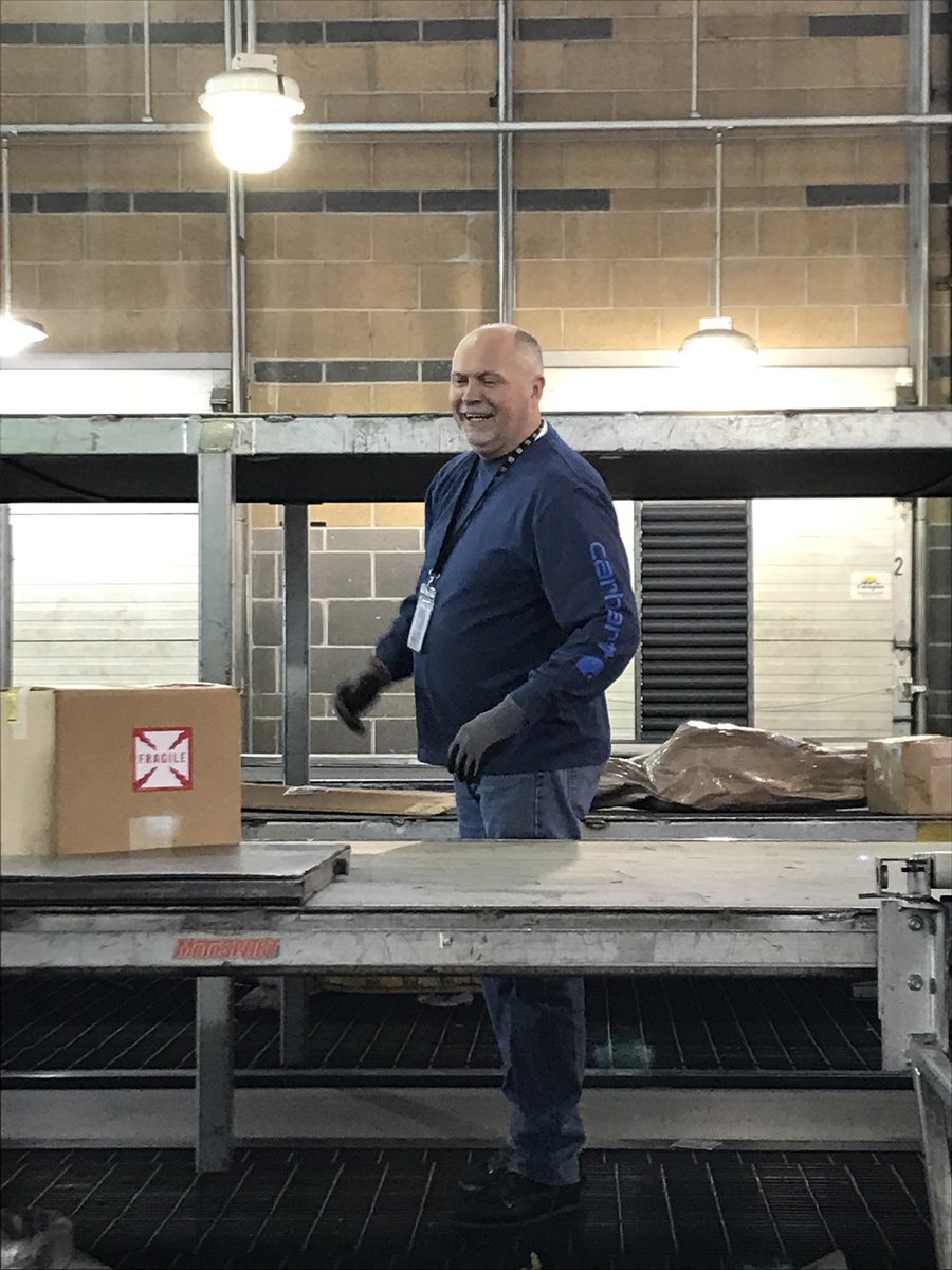 #Caughtsafely @DesertMTUPSers <a href="/upsgatewayslc/">SLC Gateway</a> Jamie Fletcher at the slc gateway working safe facing the flowing and moving his feet