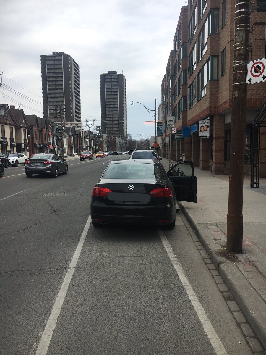 TPS_BikeHart's tweet photo. Good afternoon #toronto. Late posting as I was enjoying this beautiful day. First day of shorts 😁🎉☀️ but not the first day I’m seeing what I see everyday. Cars in the #bikeTO lane 👎🏻Both north &amp; south sides of Davenport road &amp; Bay. $150 served &amp; 2x $150 to be mailed📬❗️ https://t.co/ixPj1VFSM3