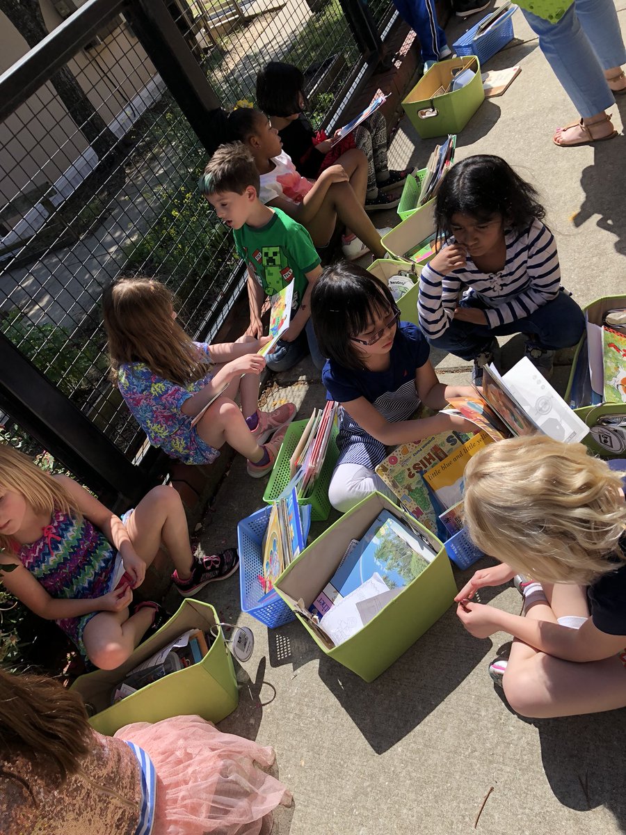 MrsEllersClass's tweet photo. Enjoying an afternoon of porch reading with our neighbors! @MrsMartinezK ☀️📚😎 https://t.co/LTcf7jBHzS