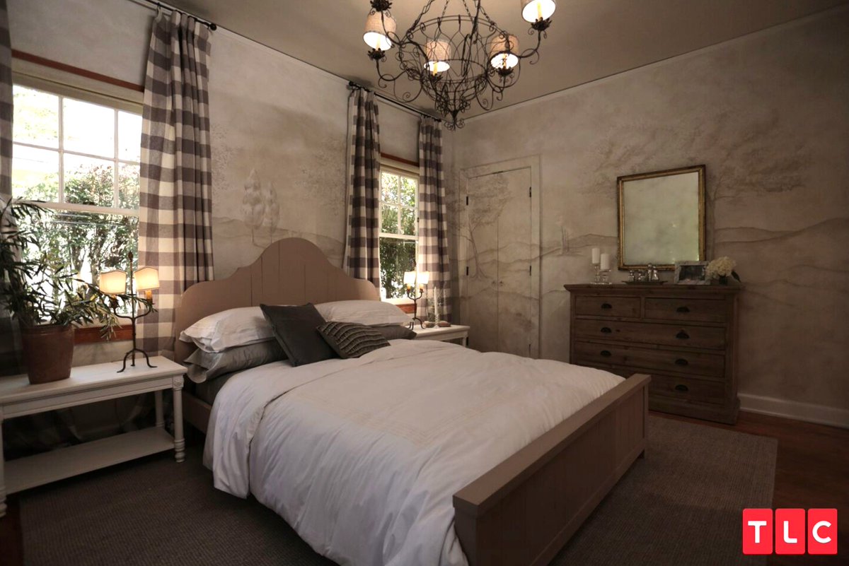 NateBerkus's tweet image. Tailor made to very specific needs, this makeover made a major impact for the family who lives here. Love the way this home turned out on last week&apos;s episode of #NandJByDesign. 🙌🏼  In case you missed it, catch up now on the #TLCgo app.