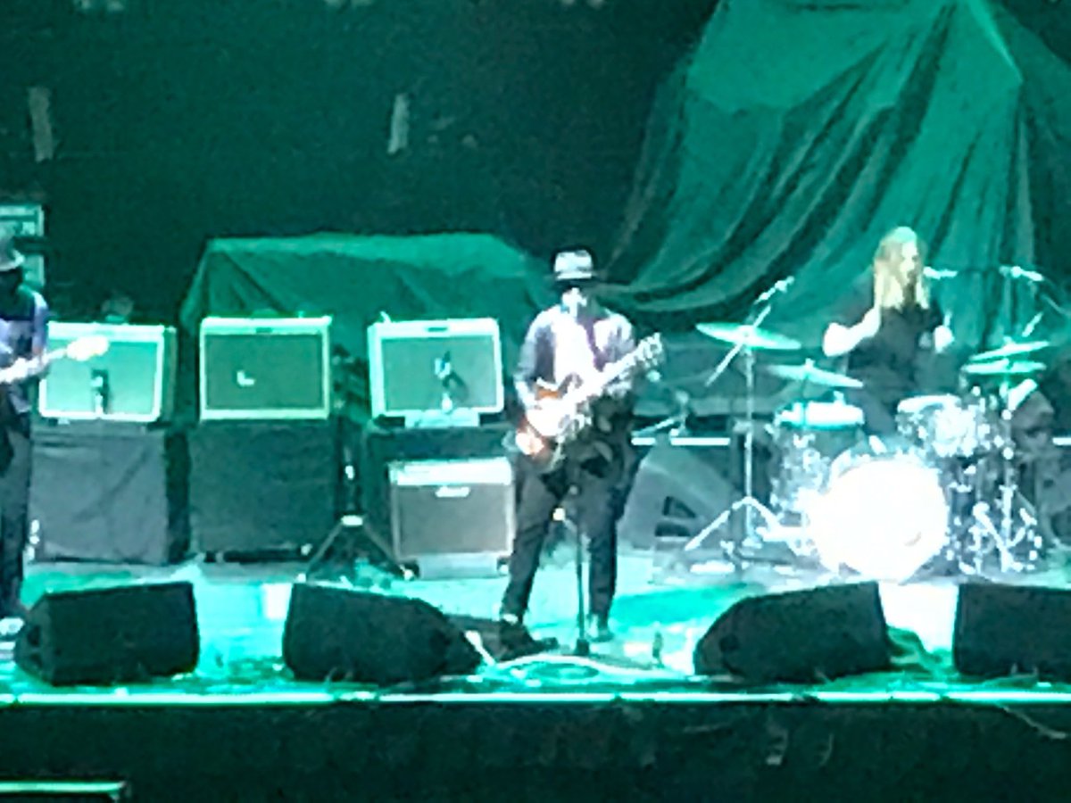 Boss performance from #thecoral at #firstdirectarena tonight...loved million eyes...storming 🔥🎸