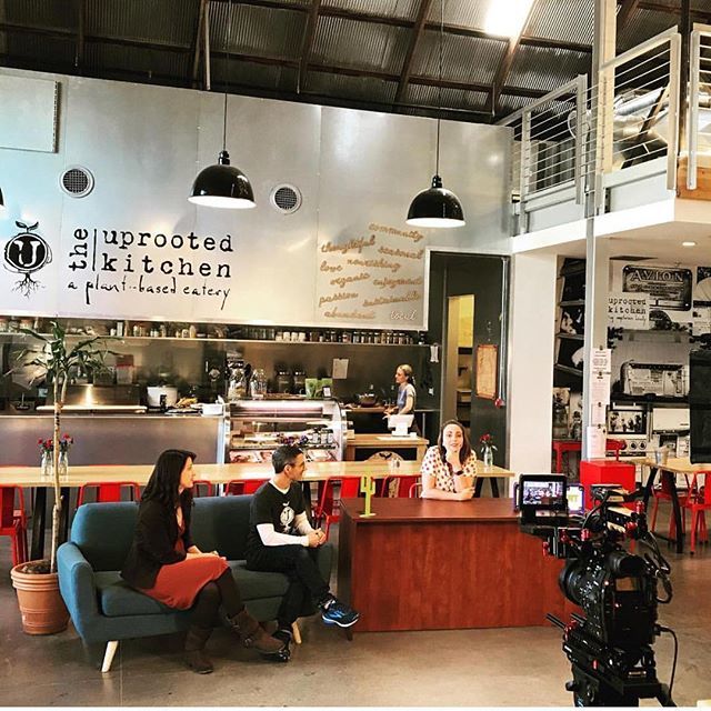 Barnoneaz's tweet image. @uprootedkitchen looking like a cool talk show set! 
Watch out for the next #SUPGILBERT episode from @discovergilbert to drop on Thursday, featuring our beloved Uprootedkitchen. 📷 @discovergilbert ift.tt/2HNtFHw